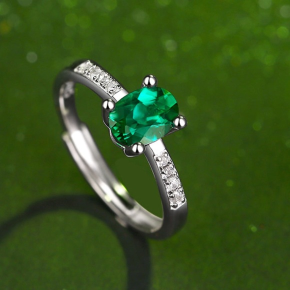 1 Carat Lab Grown Emerald Side Stone Ring - Picture 5 of 5